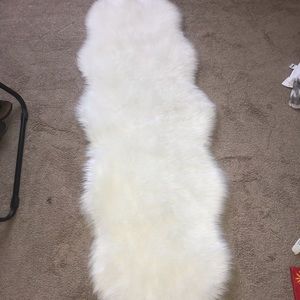 fake white fur rug